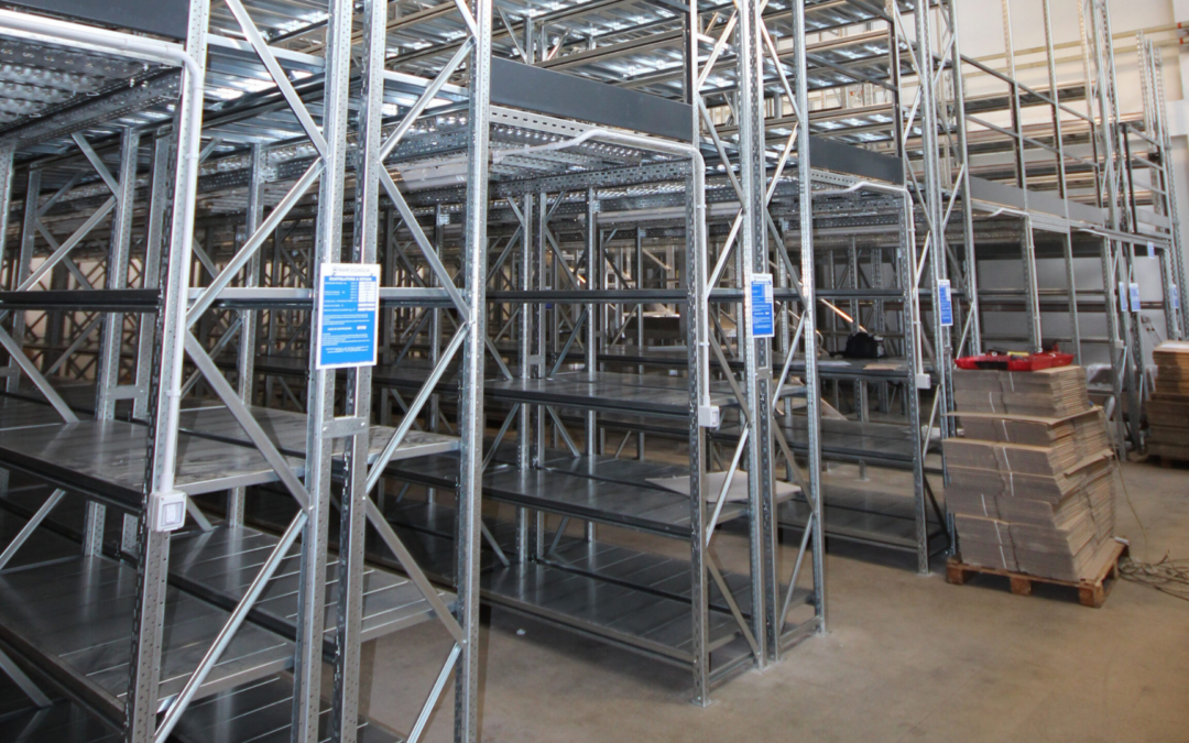 Scaffali metallici componibili per stoccaggio misto: soluzioni flessibili e robuste con il sistema Light Bi-Bloc