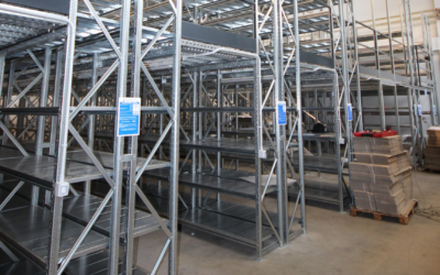 Scaffali metallici componibili per stoccaggio misto: soluzioni flessibili e robuste con il sistema Light Bi-Bloc